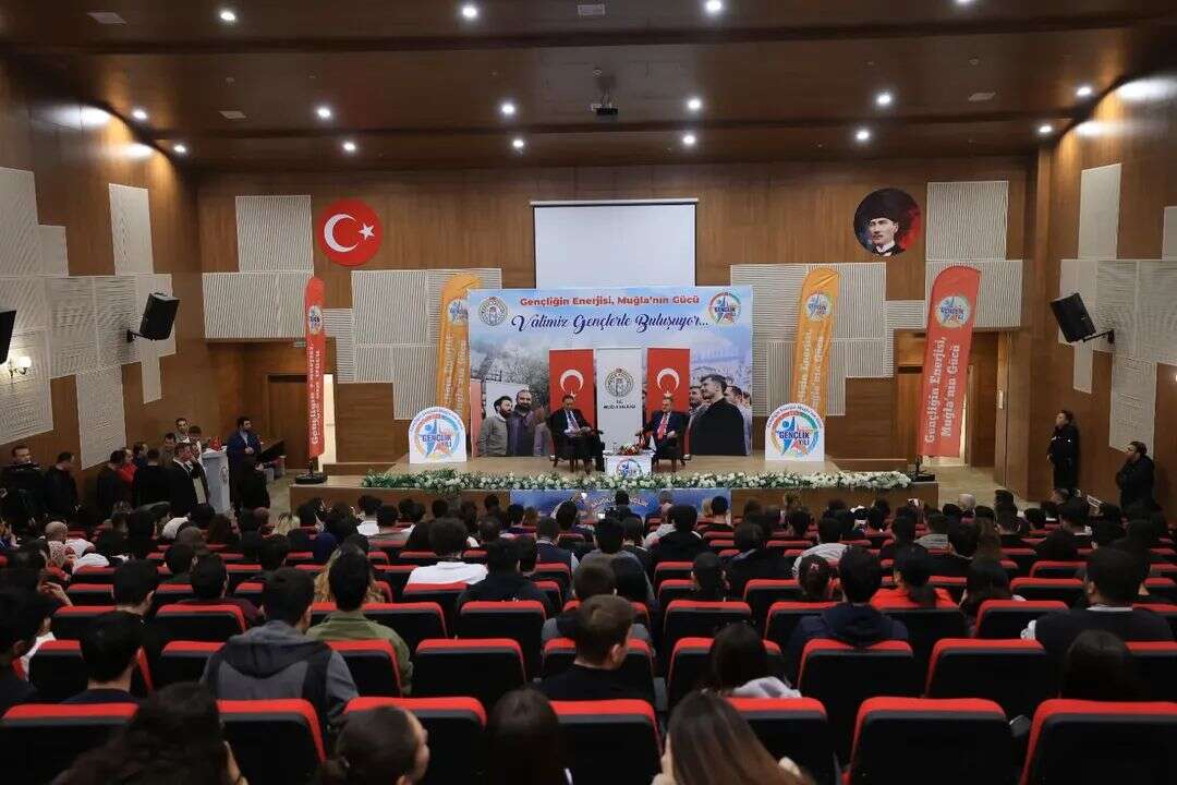 Vali Akbıyık Gençlere Verdiği Sözü Tuttu: Yurtlarda İnternet Sorunu Çözüldü 1